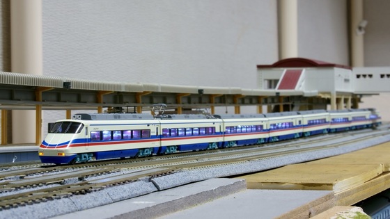 自作室内灯搭載】京成AE100形スカイライナー - ビスタ模型鉄道