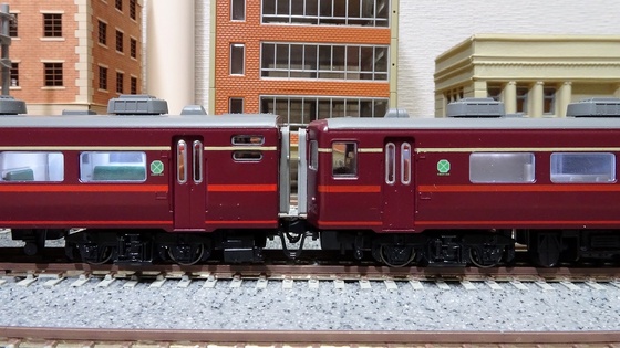 サロンエクスプレス東京」に車端部床下機器を！ - ビスタ模型鉄道