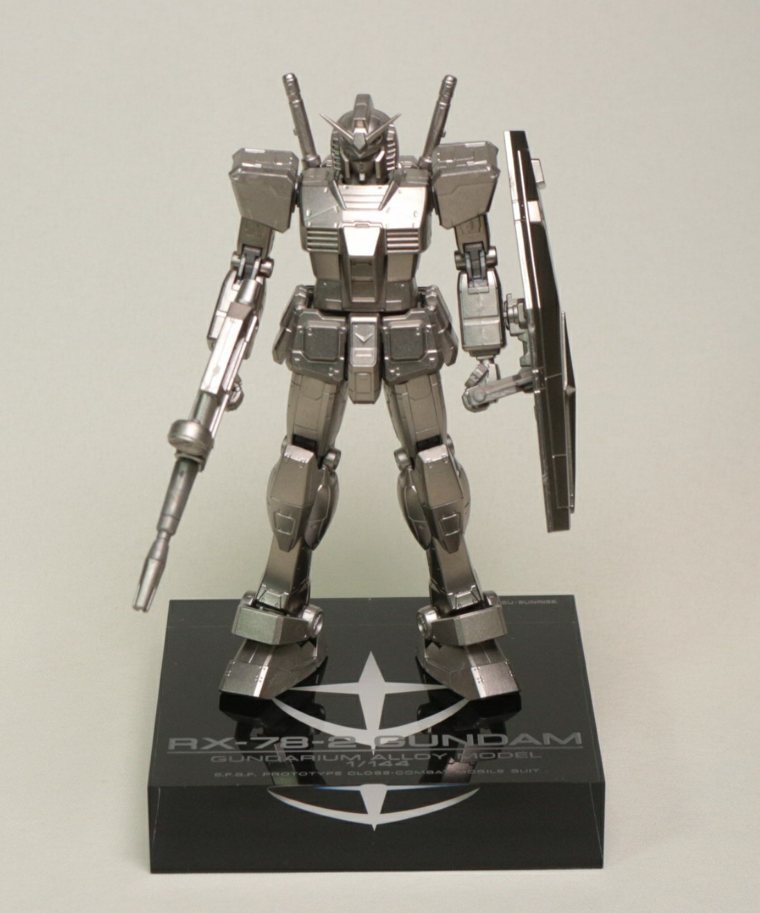 ガンダリウム合金モデル RX78-2 1/144 ガンプラ 未組み立て