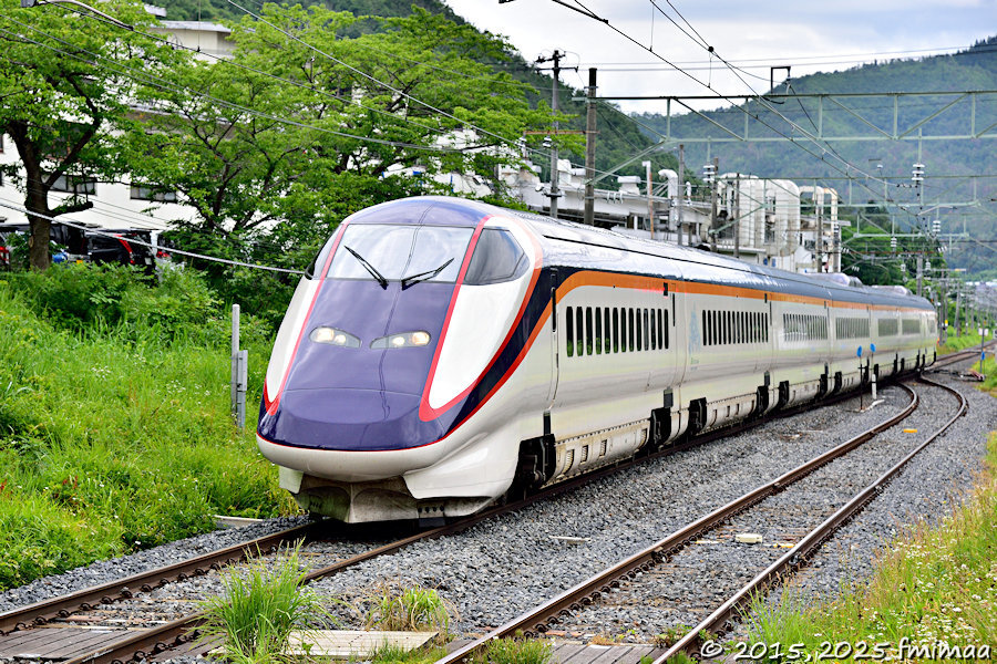 E3系2000番台 山形新幹線「つばさ」（新塗装） 入線 - ナマケモノ写真館