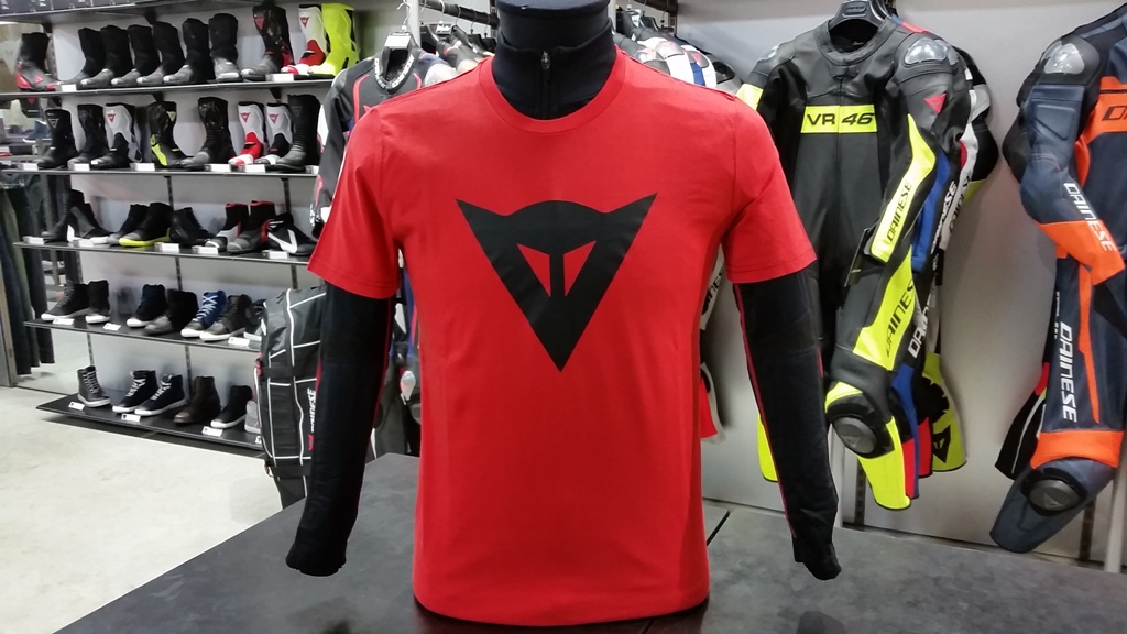 寒さに打ち勝つならインナーから『D-CORE NO WIND THERMO TEE LS』