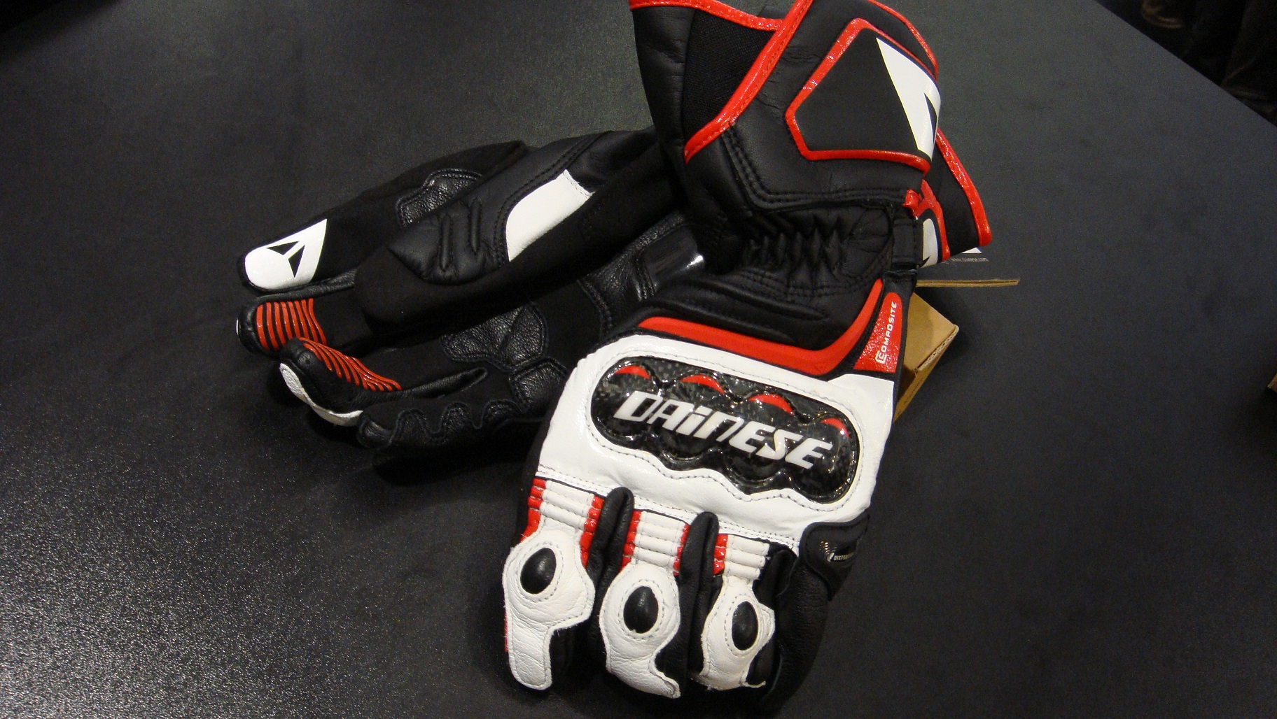 人気モデルのレザーグローブをご紹介♪【CARBON D1 LONG GLOVES】