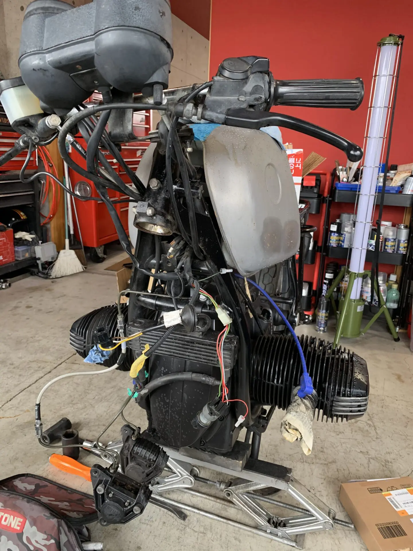 スタッフAK】R100 ステムベアリング交換👀 – Escape Blog