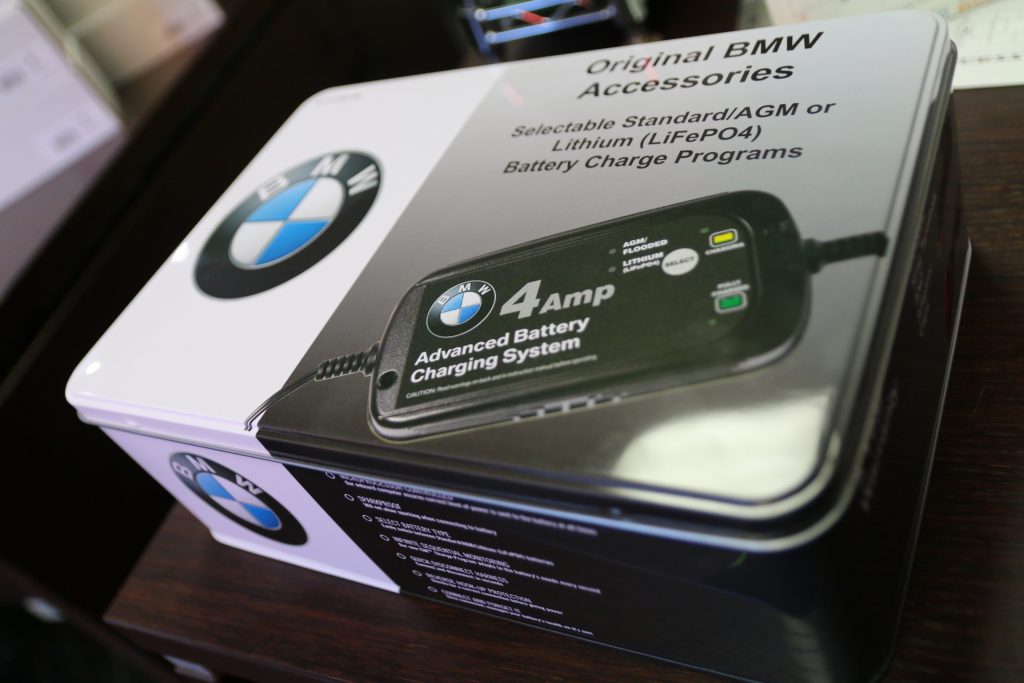 BMW 4Amp バッテリー充電器 BMW 4Amp バッテリー充電器 BMW 4Amp