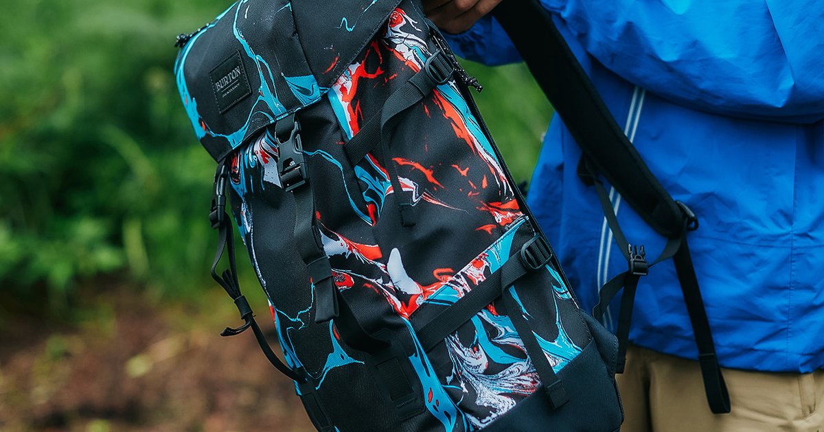Burtonらしいユニークなプリントのバッグ！