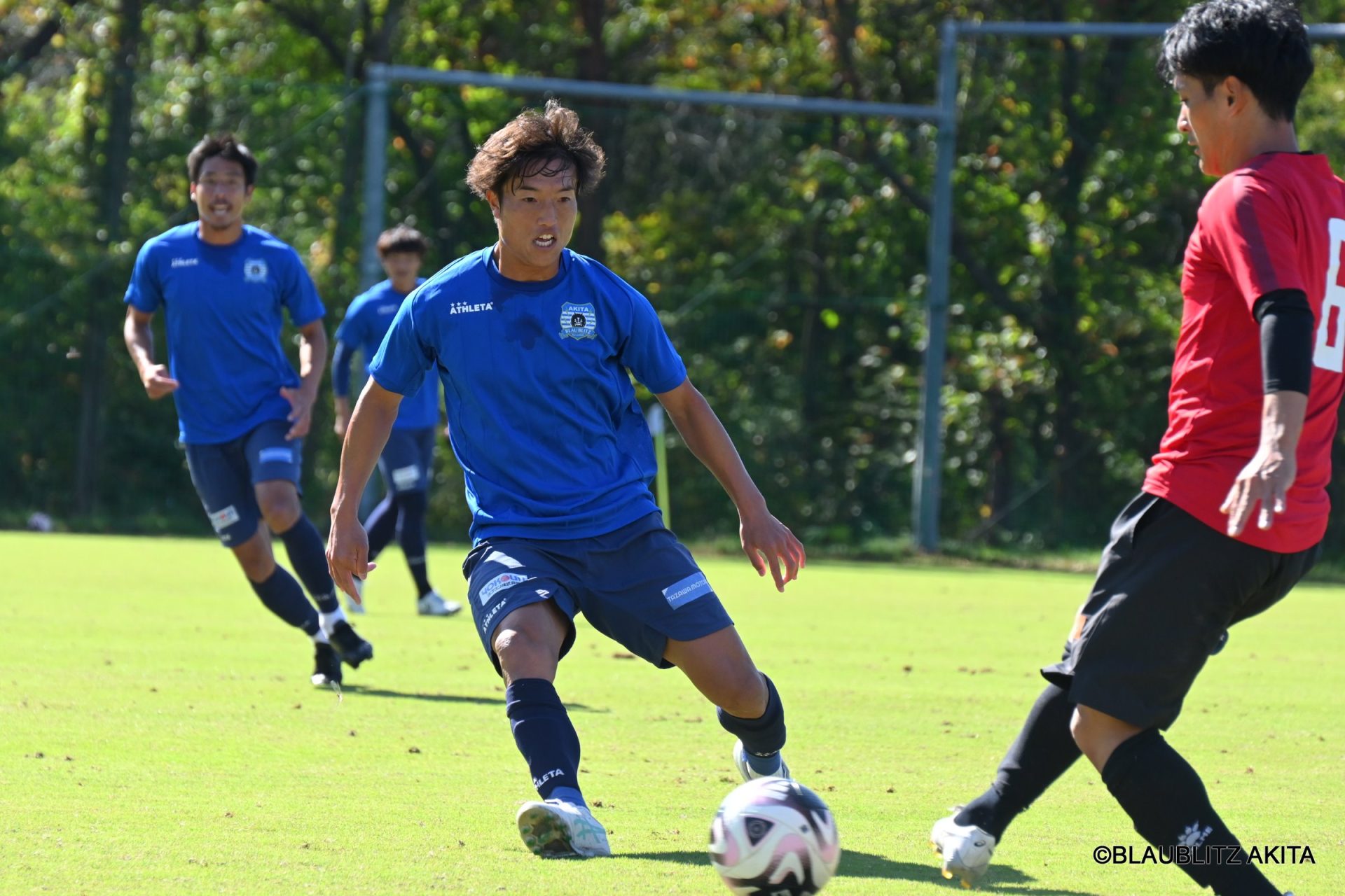 ブラウブリッツ秋田 トレーニングウェア ATHLETA サッカーシャツ