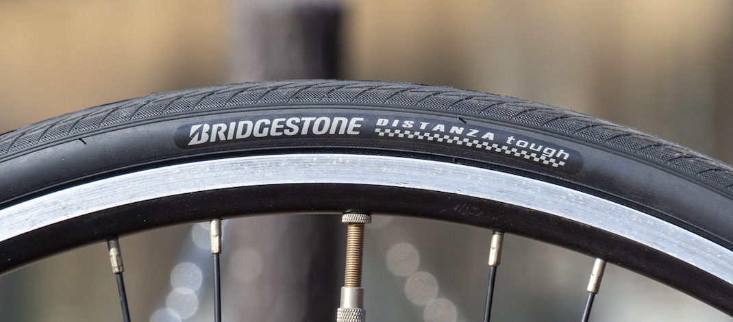 クロスバイク CYLVA F24のタイヤを700×32Cから700×28Cに交換してみる