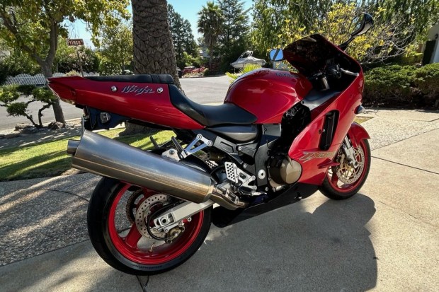 No Reserve: 3,600-Mile 2000 Kawasaki Ninja ZX-12R for sale on BaT