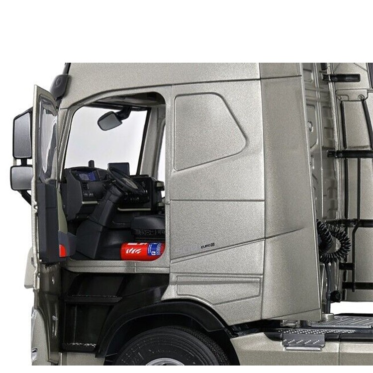 Solido S2400101 Semi Truck Edition 2022 Volvo FH Globetrotter XL 1