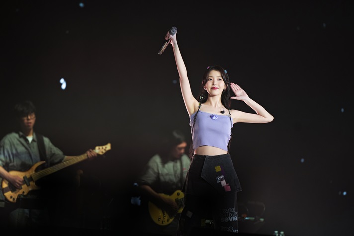 Review: IU HEREH World Tour Concert – Rosemont, IL | BTSCELEBS
