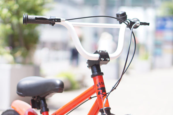 BRONXキッズ16 レッド×ブラック(16インチ) – バズデザインサイクル