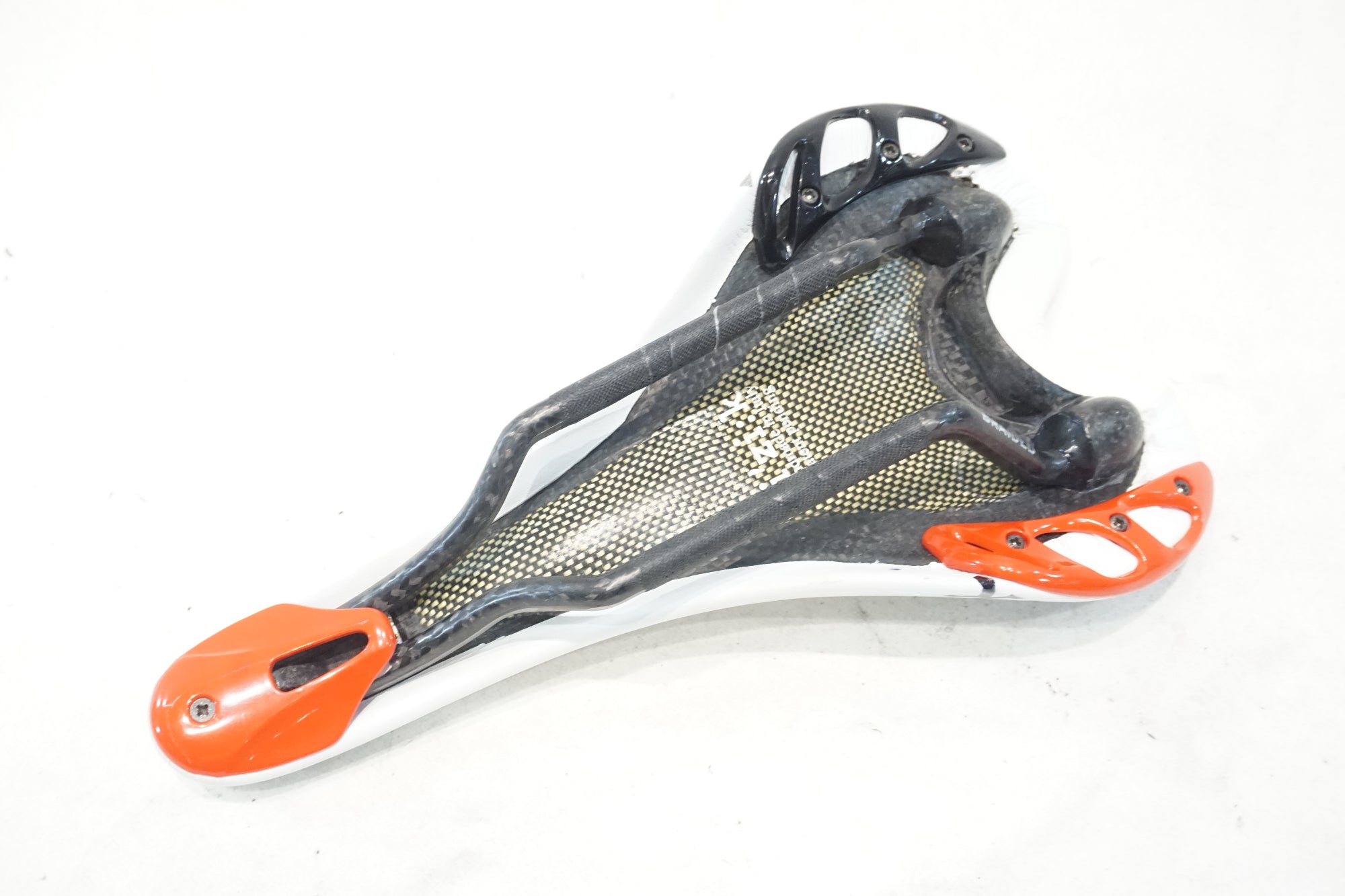 FIZIK 「フィジーク」 ALIANTE CARBON BRAIDED カーボンレール サドル