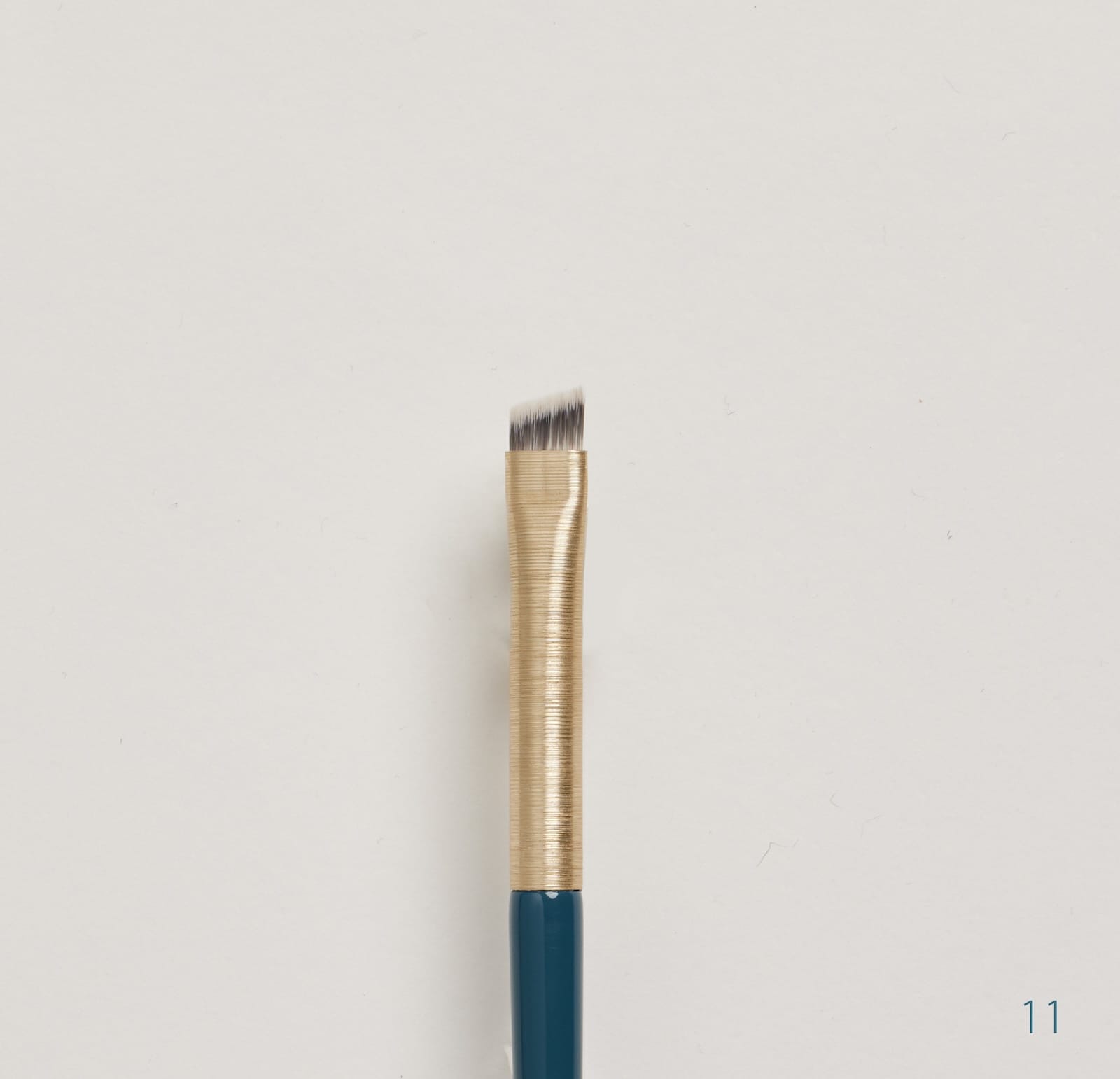 AMBITION MAKE UP BRUSH – BYTF