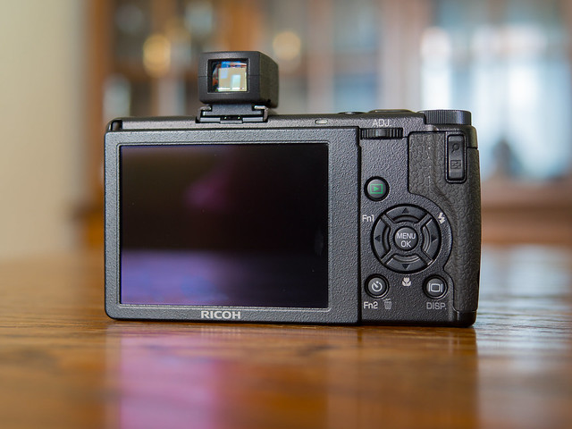 Blast from the past – Ricoh GR Digital III REVIEW – Big Street Guns