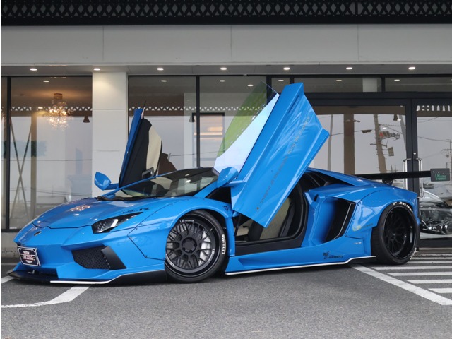 アヴェンタドール・ブルー(青)の中古車を探す【カーセンサー】