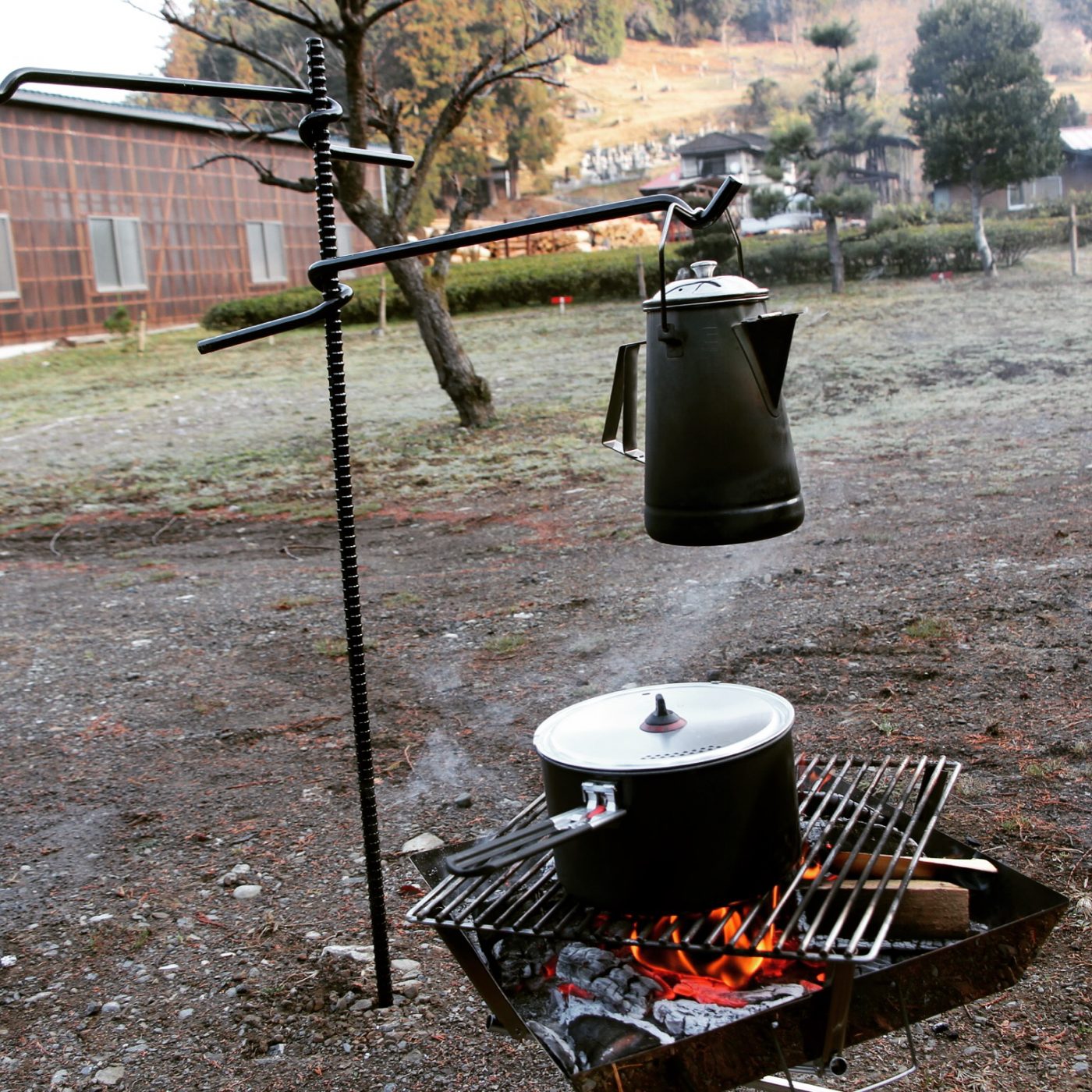 レビュー】CAMP MANIAのファイヤーハンガーはカッコいい男のロマン道具