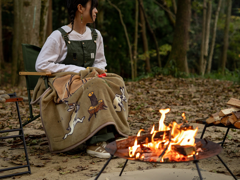DODから分厚い難燃ブランケット「ギガモフモフ」登場 | キャンプレビュー