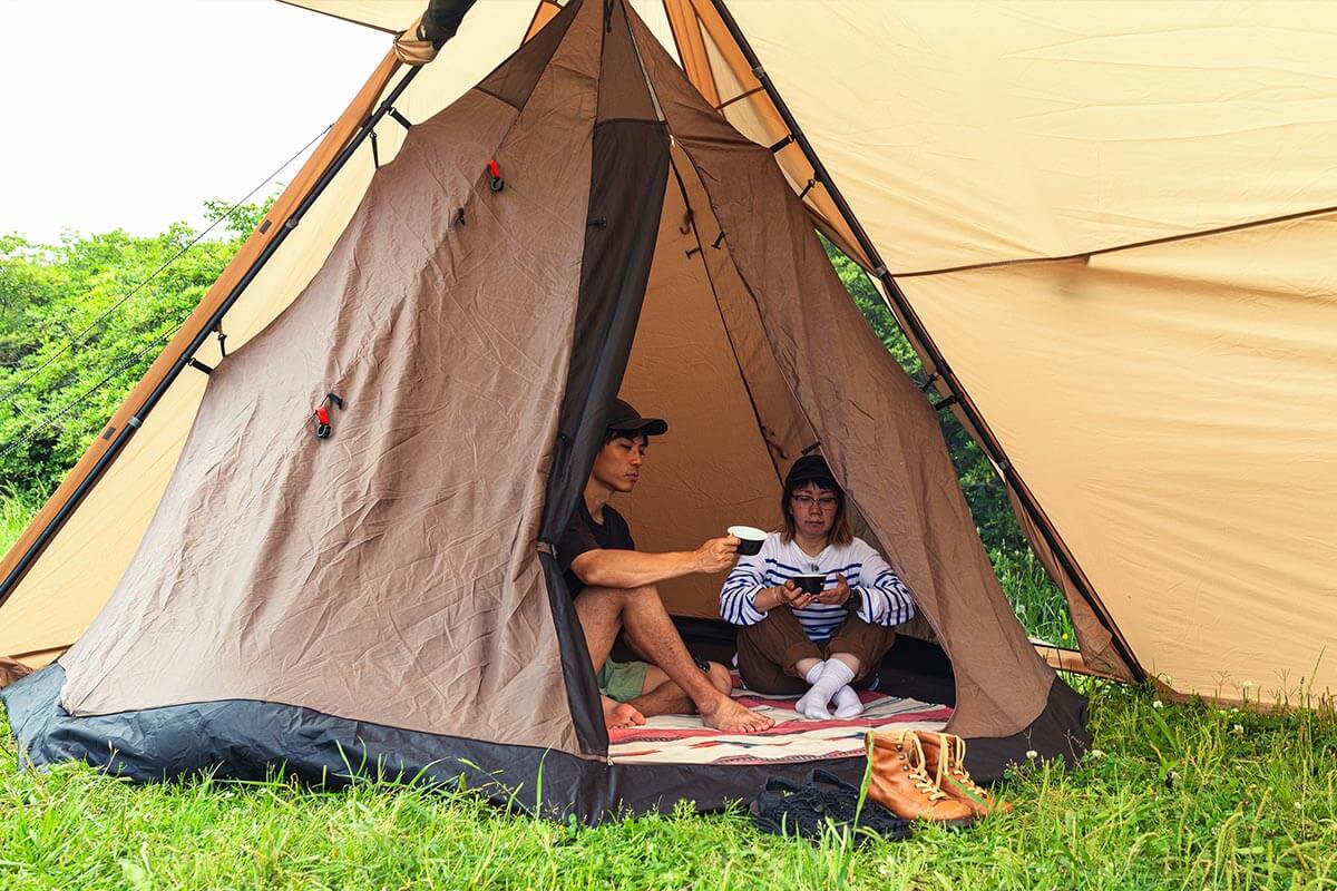 ハイランダーからツインポール型テント「A型フレーム グランピアン2