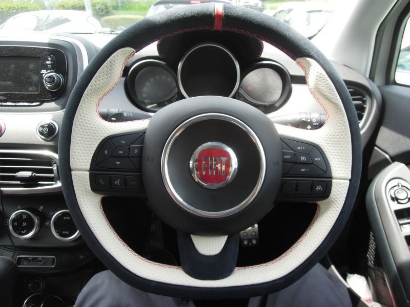 バレルンガ・ステアリングホイール『フィアット500x ディンプル