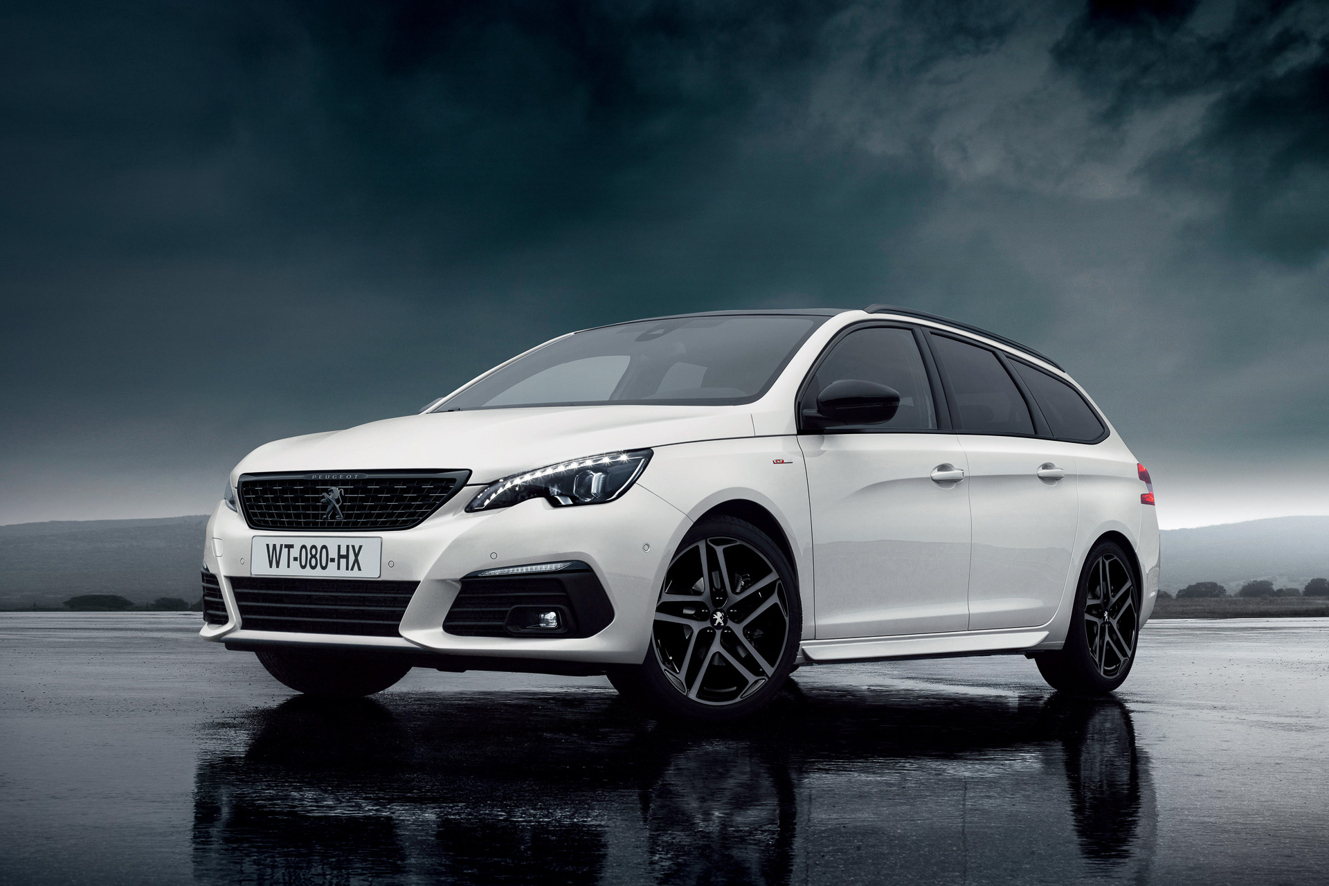 プジョー、ブラックパーツを装着した「308/308 SW GT Line BlueHDi」の