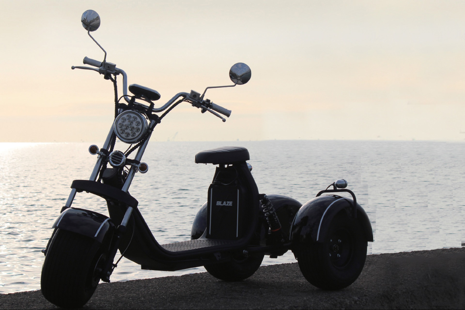 BLAZE トライク 黒 ブレイズEV 電動トライク