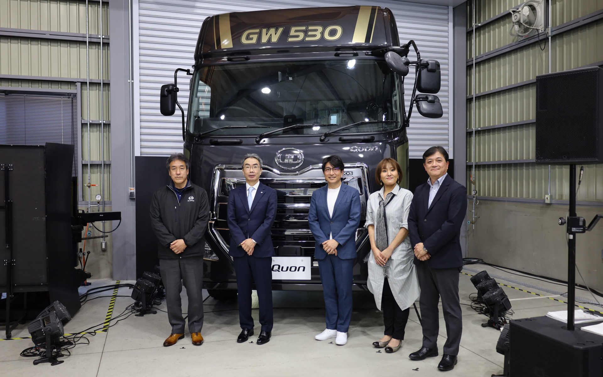 UDトラックス、新型「クオン GW 6×4」重量物輸送を担う顧客の声で13年