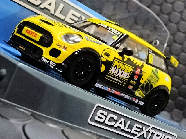Scalextric 1/32 ｽﾛｯﾄｶｰ C3742◇BMW MINI Cooper F56 -#16/Harry