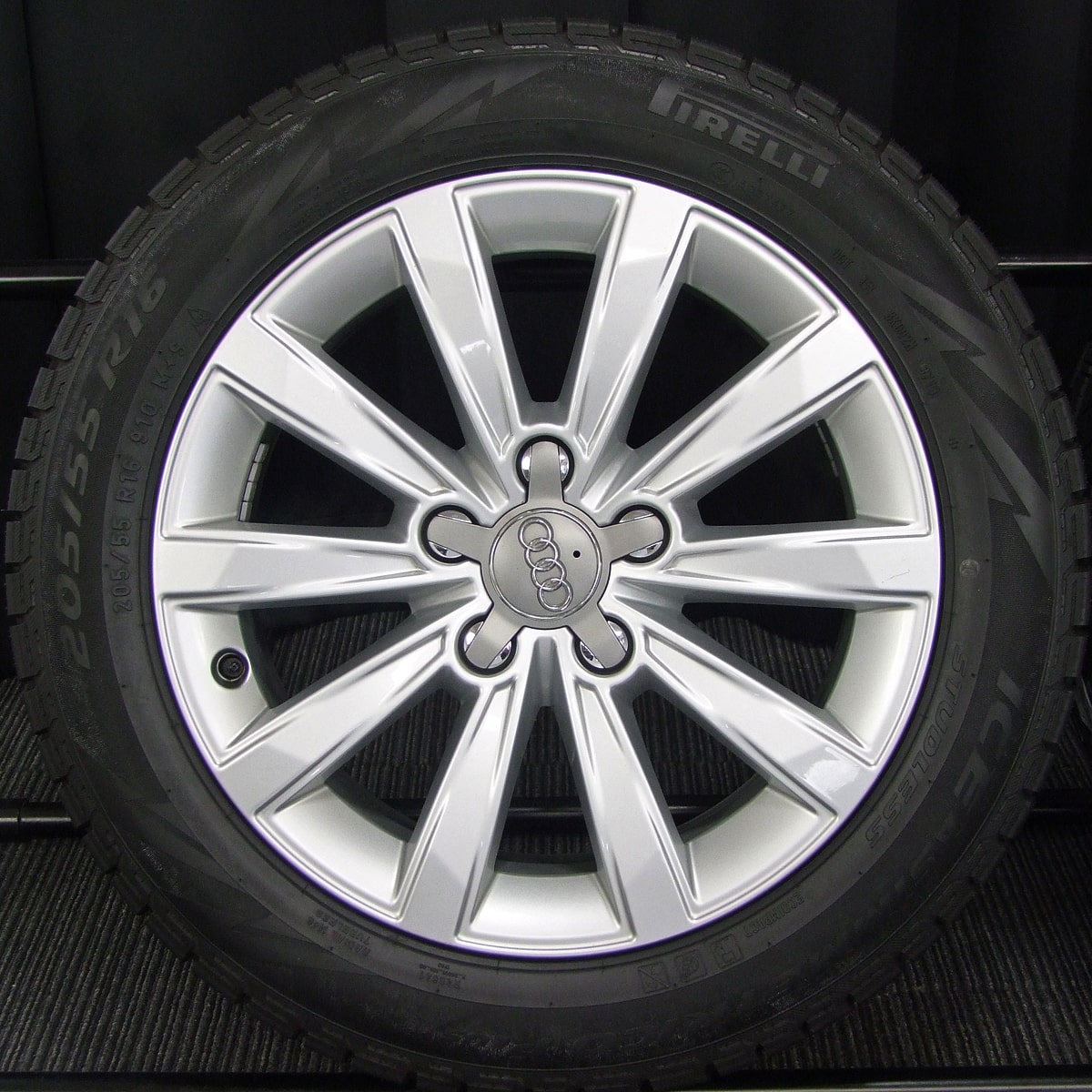AUDI (アウディ) A3 純正 16×7J(+40)PCD112-5H シルバー PIRELLI