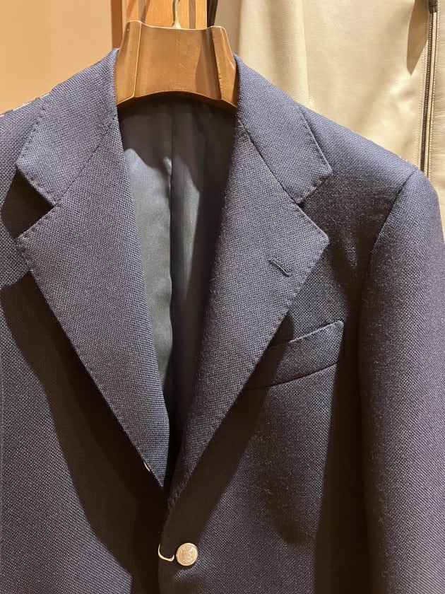 BEAMS F〉フィレンツェモデルよりネイビージャケットが入荷しており