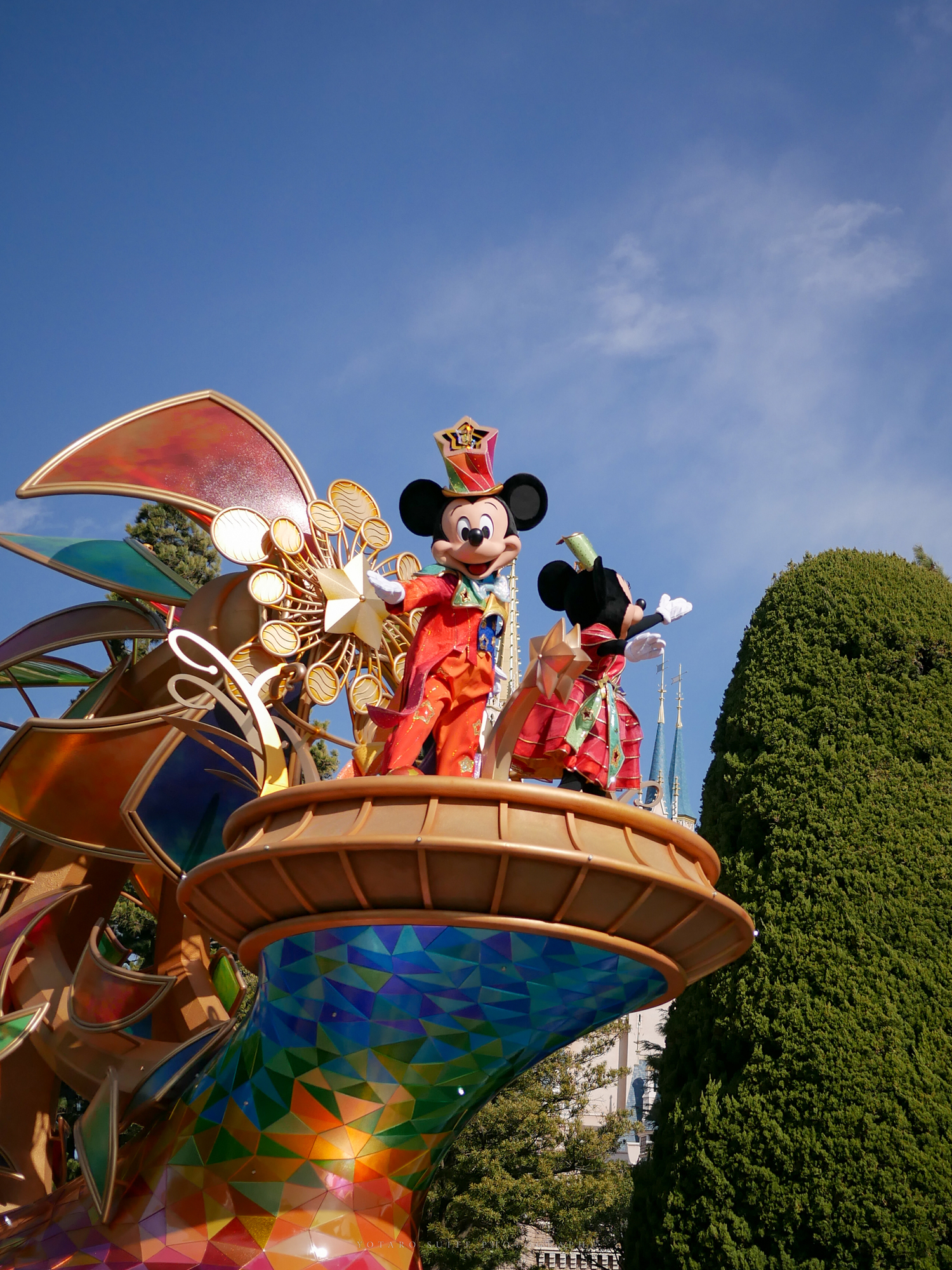 20年ぶりの東京ディズニーランドで「エレクトリカルパレード」の撮影