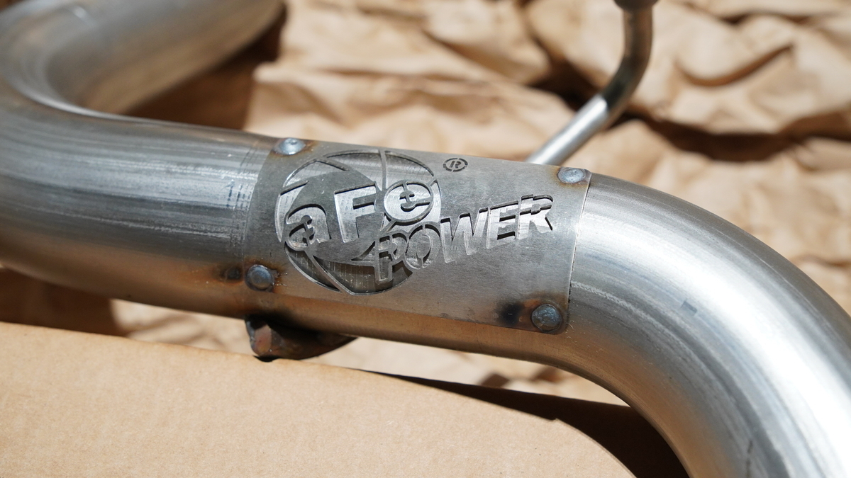 ラングラーJL】aFeパワーのマフラー装着 「aFe power Axle-Back 49