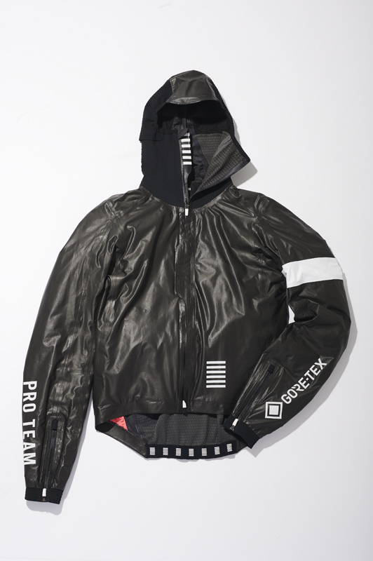 RAPHA+GORE-TEX どんな悪天候にも打ち勝ち、ライドの日を選ばない究極