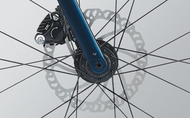12mm THRU-AXLE & FLAT MOUNT：高剛性の12mmスルーアクスルと信頼性の