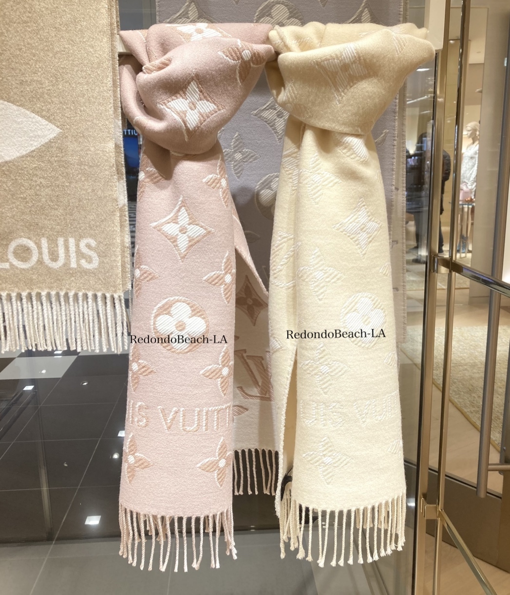 首元華やかエレガント】LOUIS VUITTON☆Essential☆マフラー (Louis