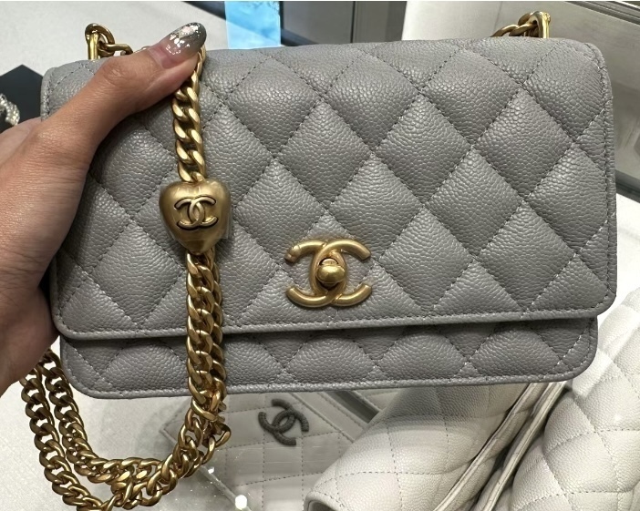 大人エレガントな希少グレー】CHANEL☆チェーンウォレット (CHANEL