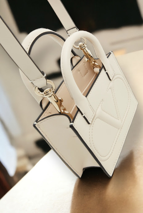 VALENTINO Vロゴ ミニ ショルダーバッグ (VALENTINO/ショルダーバッグ