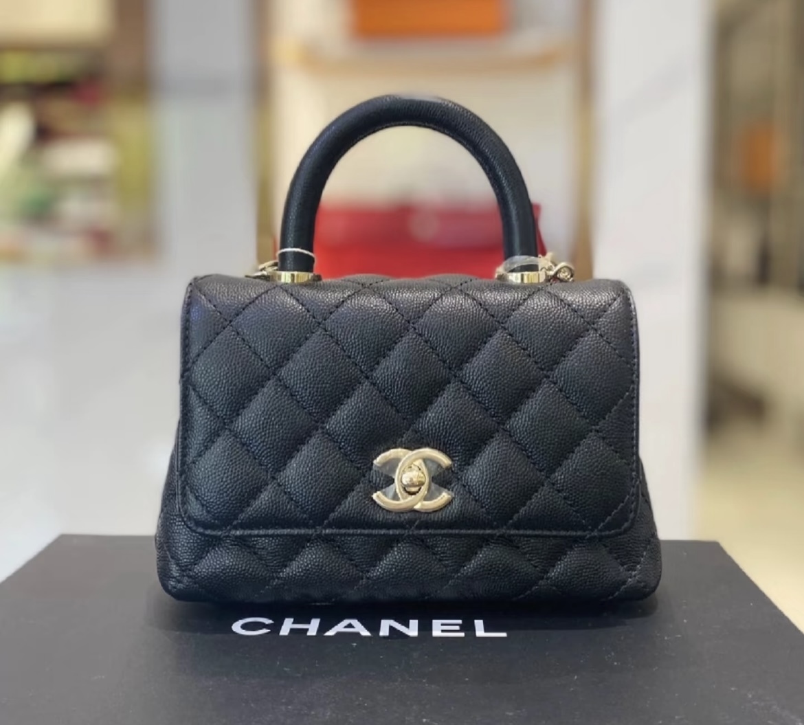 可愛いサイズ感 どんなスタイルにも◎ CHANEL ココハンドル 19