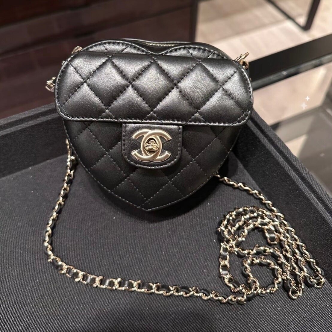 CHANEL 】ハート チェーン クラッチ バッグ (CHANEL/ショルダーバッグ