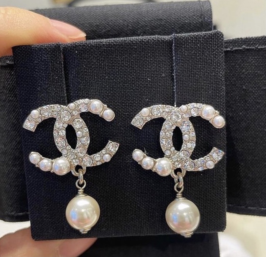 大人気【CHANEL】 CCロゴ パール & ストラス ピアス (CHANEL/ピアス