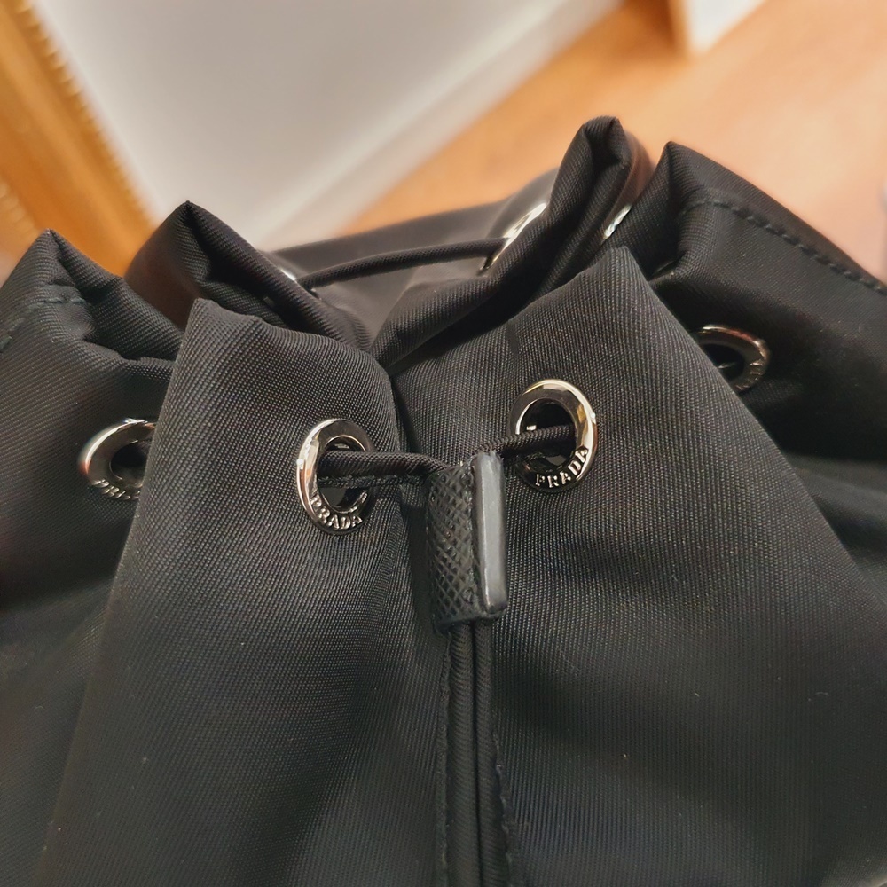 セール】プラダ三角ロゴTESSUTOナイロン巾着ポーチ☆1NA369 (PRADA