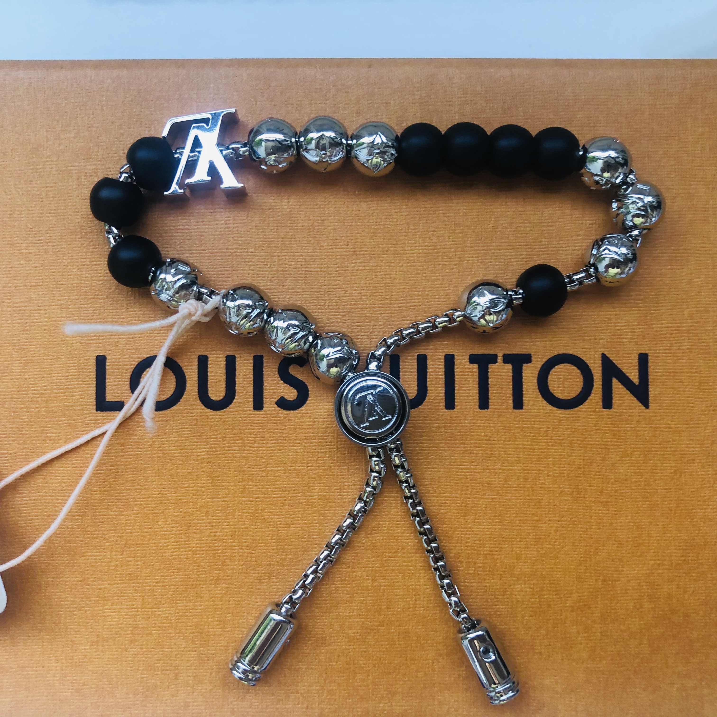 Louis Vuitton】LV イニシャル ブラスレ・モノグラム ビーズ♪ (Louis