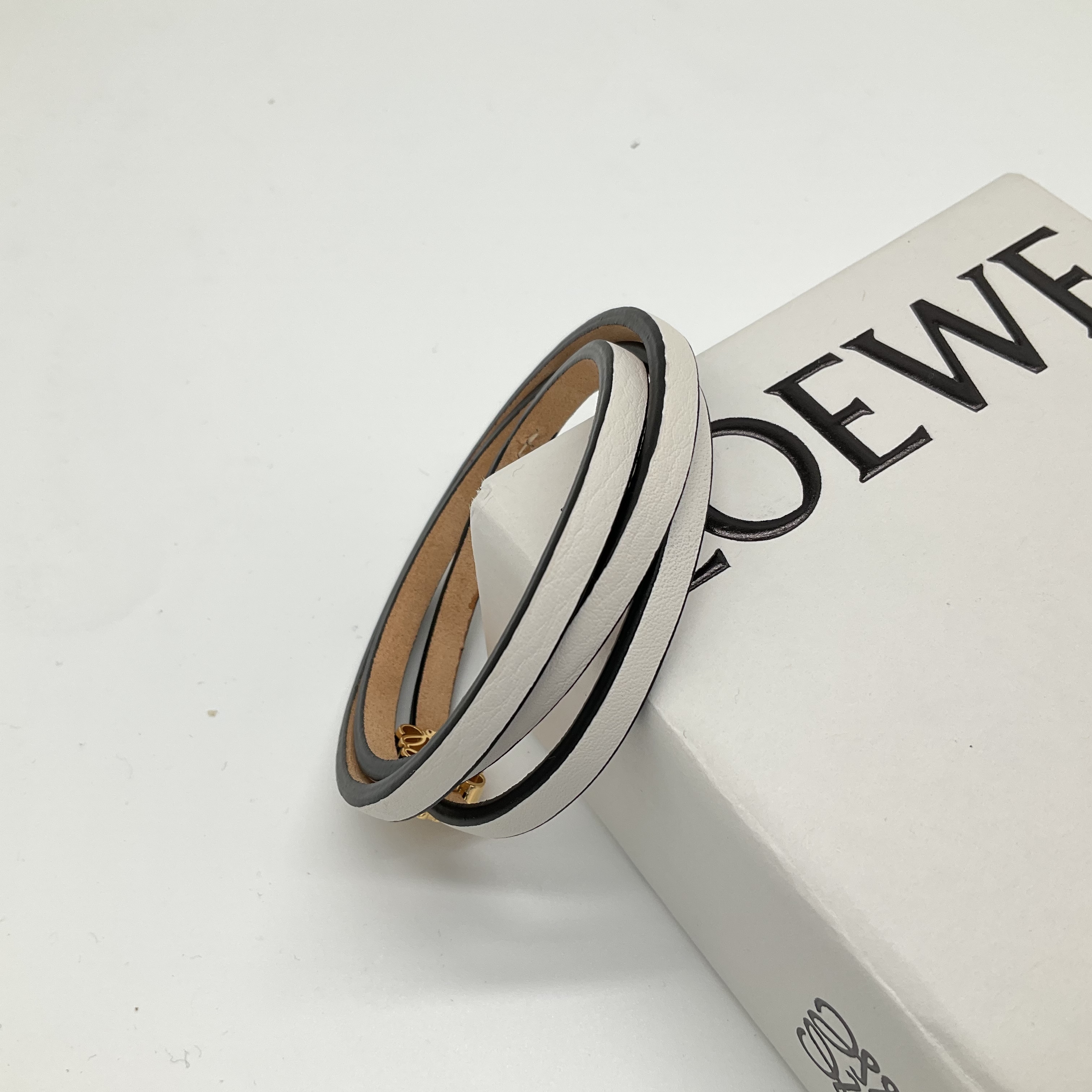 LOEWE】ロエベ アナグラムダイス カーフ ツイスト バングル (LOEWE