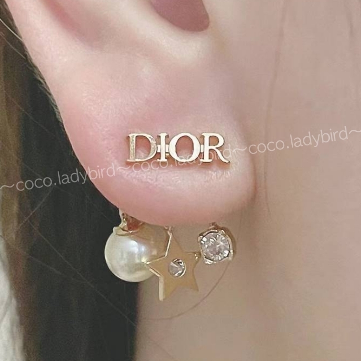☆耳もとで可愛く揺れる☆ DIOR DIO(R)EVOLUTION ピアス (Dior/ピアス