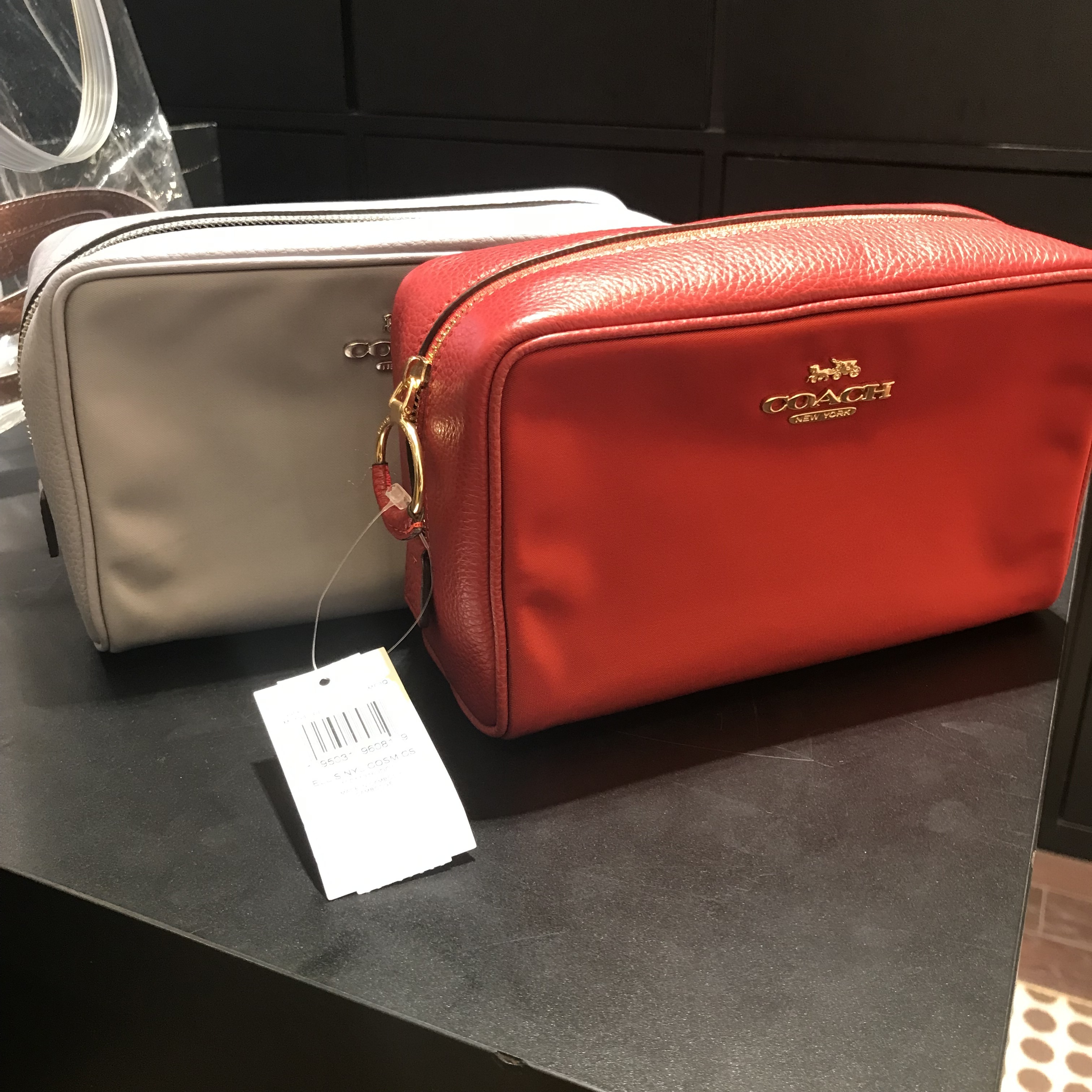 即発送!コーチ コスメポーチ 本革 ナイロン スクエア 大容量 (Coach