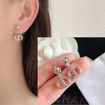 ギフトにも【DIOR】 すぐ届くCD NAVY ピアス 国内発送 (Dior/ピアス