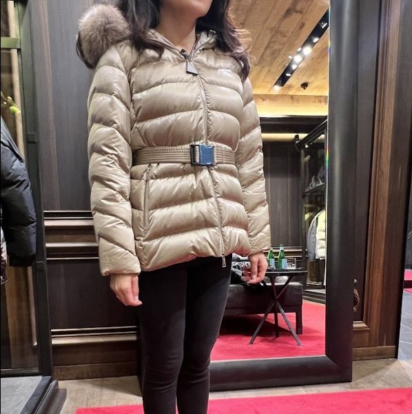 MONCLER(モンクレール)のファー付きダウンジャケット 人気モデル