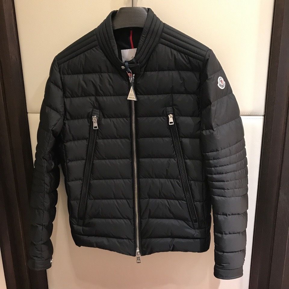 パリ直営店買付！【MONCLER】Amiotバイクギアスタイルダウン (MONCLER