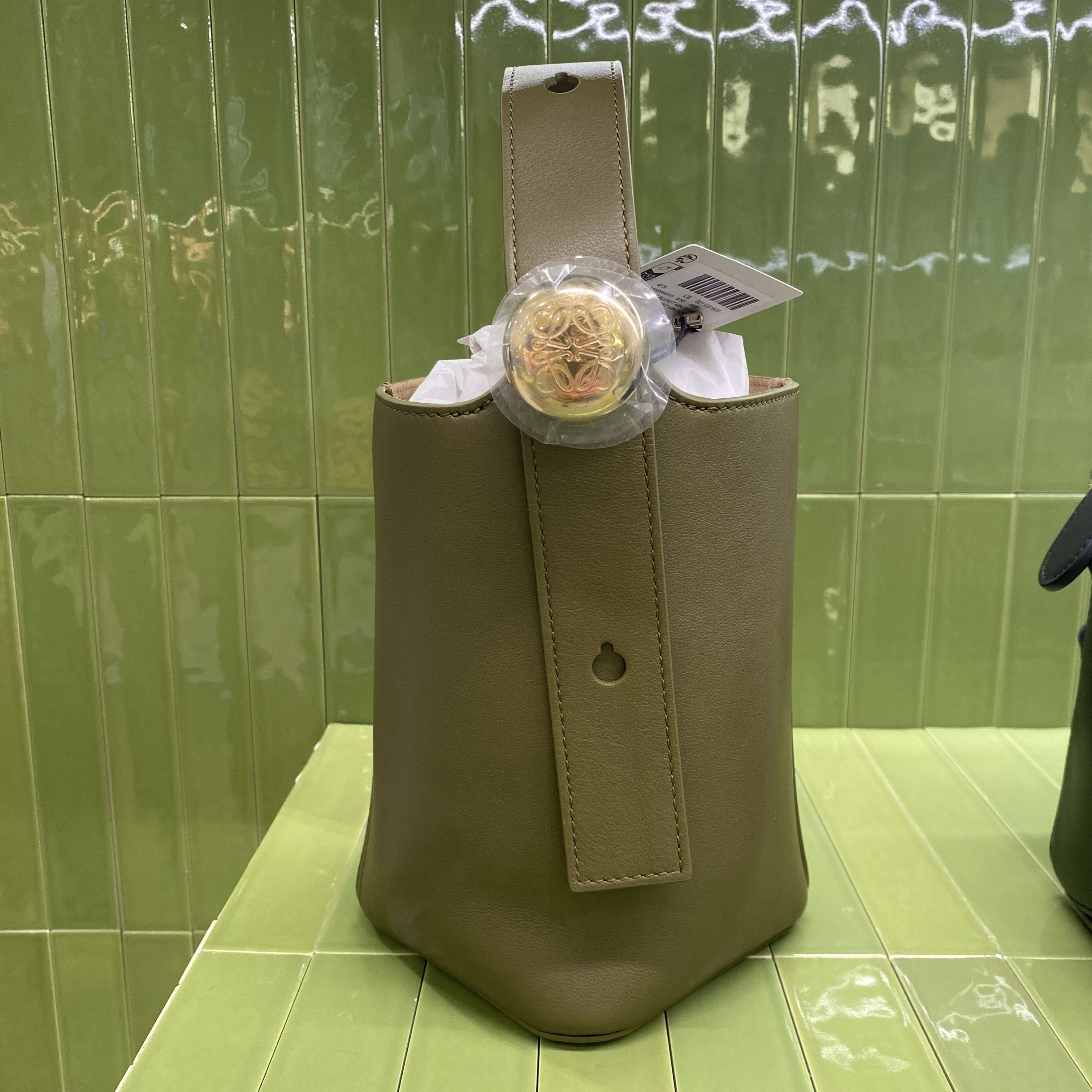 LOEWE☆ペブル バケットバッグミニ カーフ_オリーブ (LOEWE/ショルダー