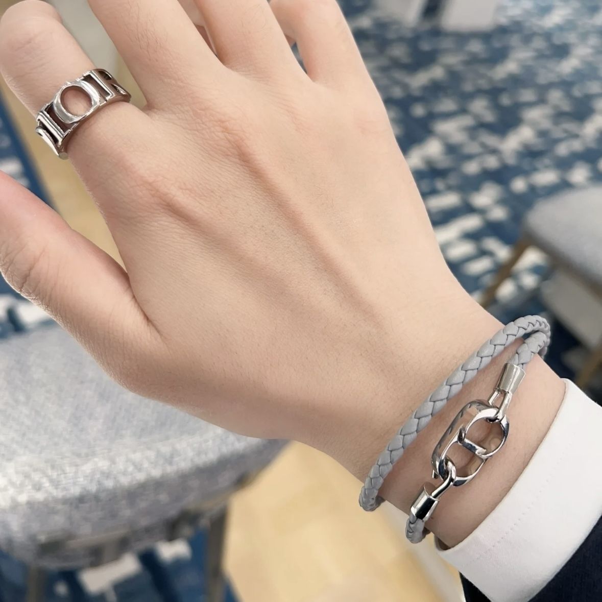 Coolに決まる【DIOR】CD Iconブレイドレザーダブルブレスレット (Dior