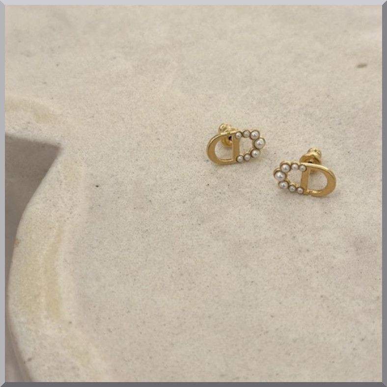 スタッズが可愛い☆》DIOR Petit CD ミニ スタッドピアス (Dior/ピアス